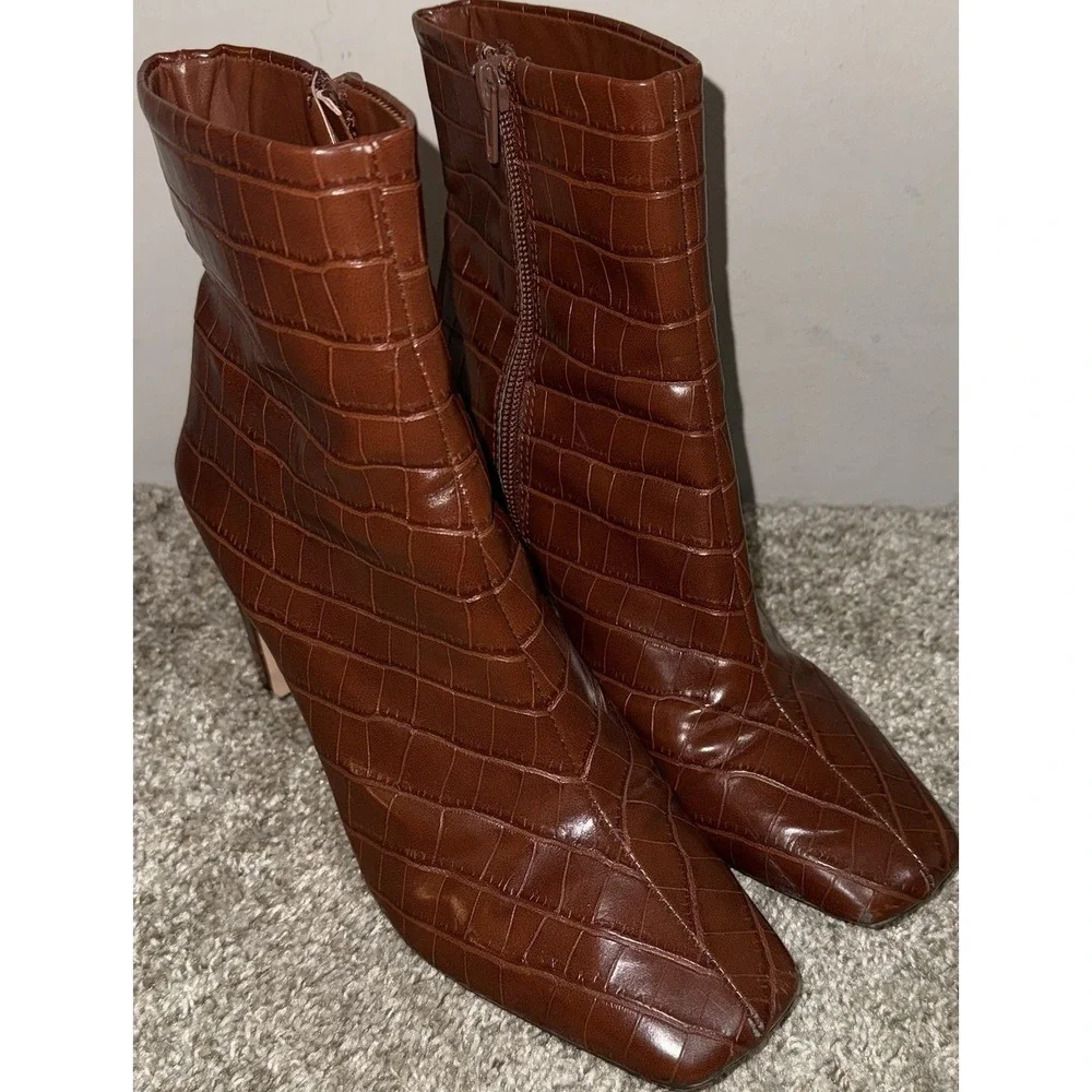 BCBGeneration Size 7.5 Brown Croc Crocodile Embossed Ankle Booties Zipper Close